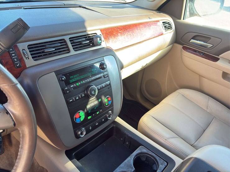 2011-gmc-yukon-xl-image-10