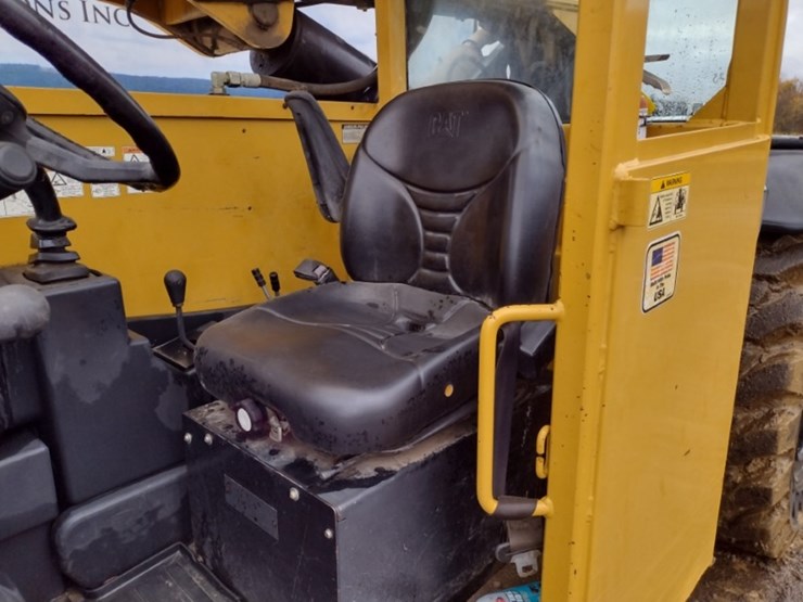 7-caterpillar-tl943-image-12