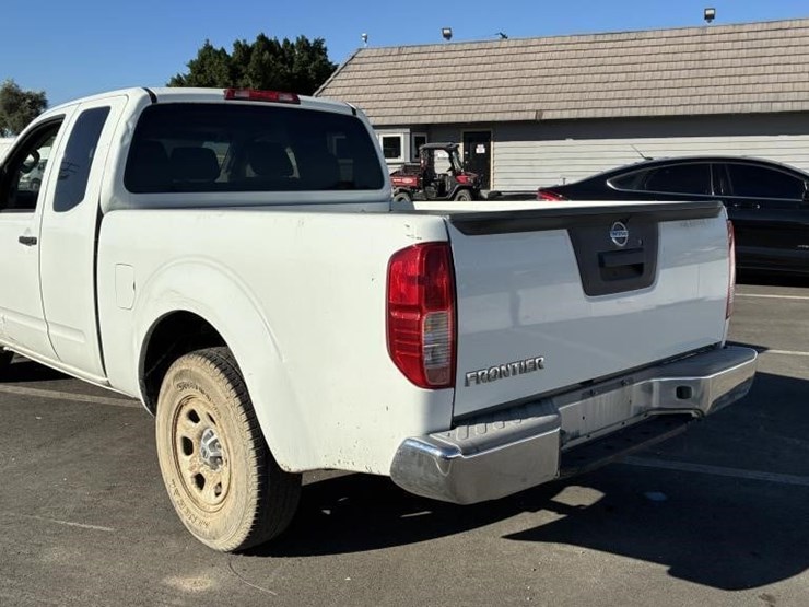 2016-nissan-frontier-image-4