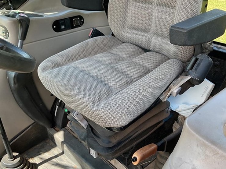 2015-case-ih-farmall-140a-image-15