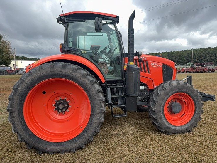 kubota-m7-172-premium-image-8