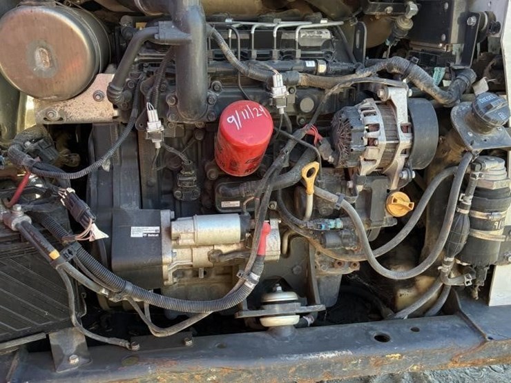 2019-bobcat-s570-image-12