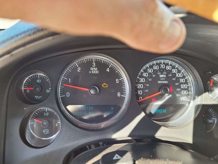 2010-chevrolet-tahoe-ls-image-10