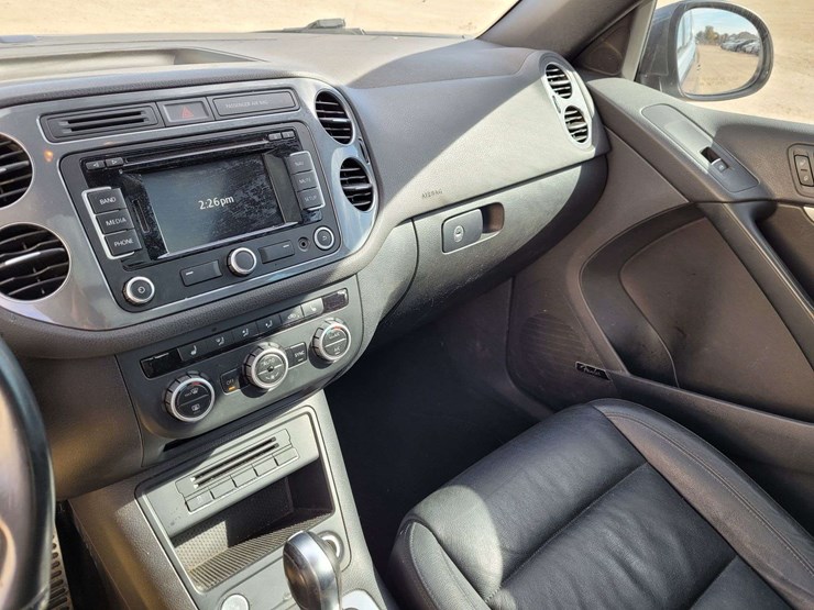 2015-volkswagen-tiguan-image-11