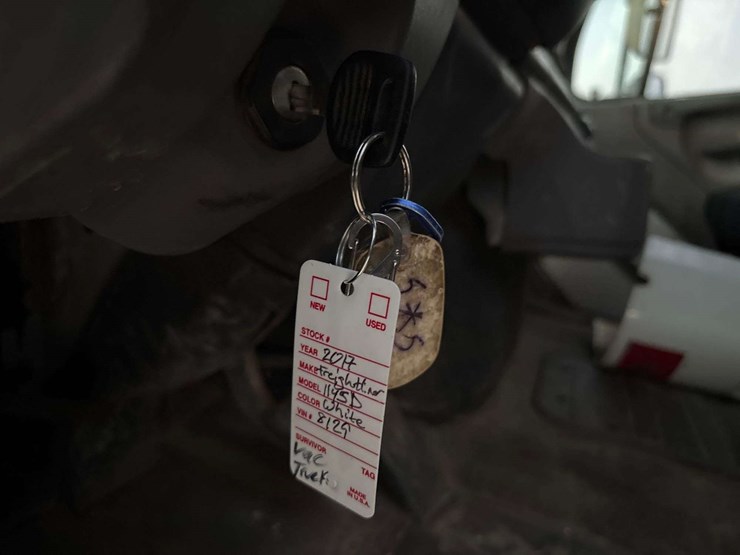 2017-freightliner-114sd-image-47