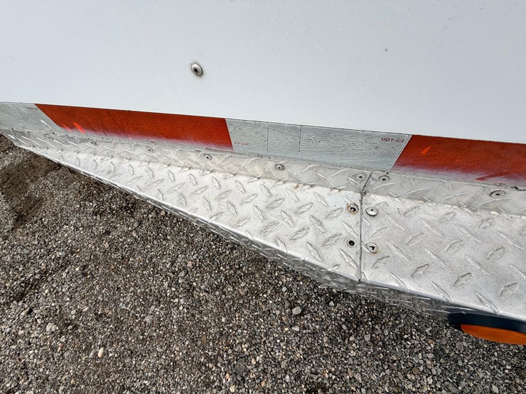 #2153-•-s&s-gooseneck-horse-trailer-image-28