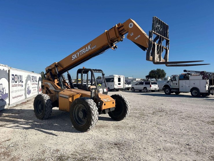 2013-sky-trak-6042-image-2