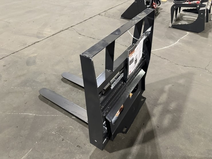 2025-wolverine-mini-pallet-fork-attachment-image-4