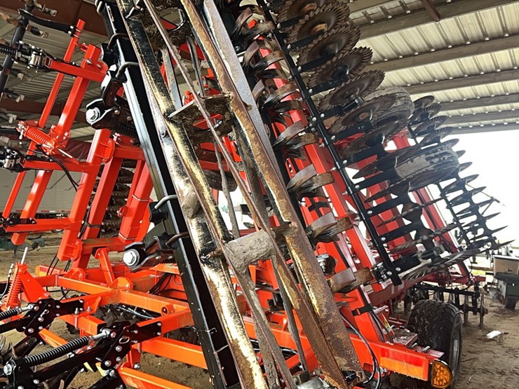 kuhn-excelerator-8005-vertical-tillage-image-18