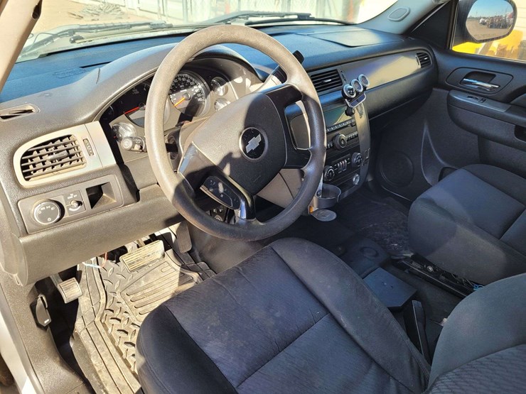 2010-chevrolet-tahoe-ls-image-8