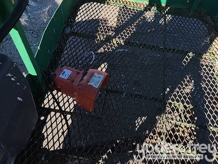 2014-jlg-400s-image-23