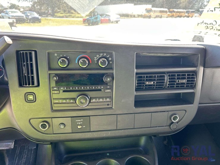 2012-gmc-3500-image-11