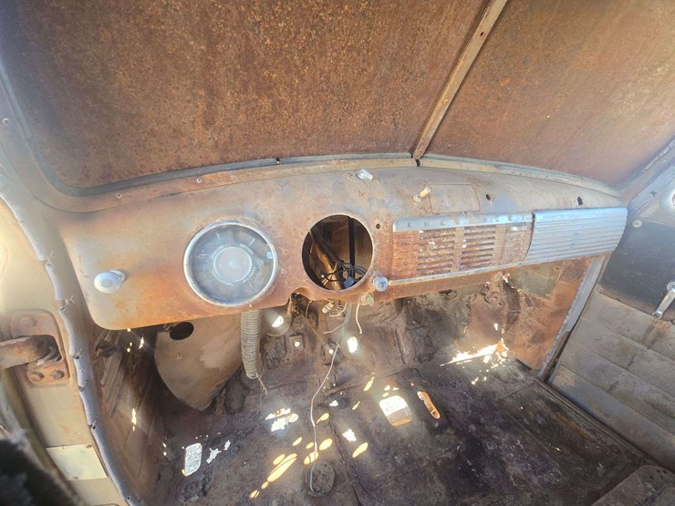 1949-chevrolet-suburban-image-13