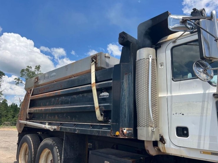 mack-granite-cv713-image-19