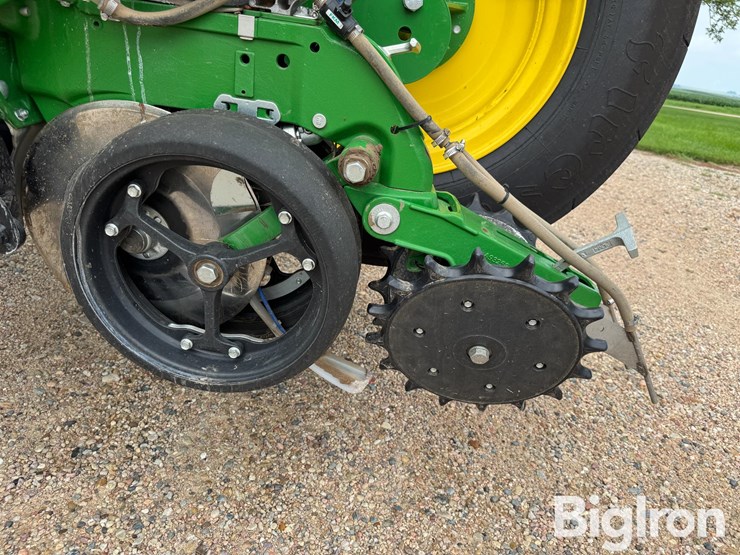 2021-john-deere-1775nt-image-17