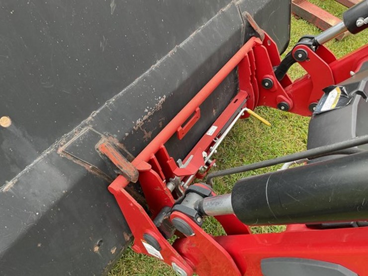 2013-case-ih-l775-image-10