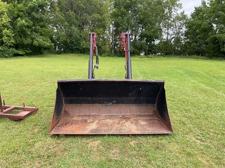 2013-case-ih-l775-image-2