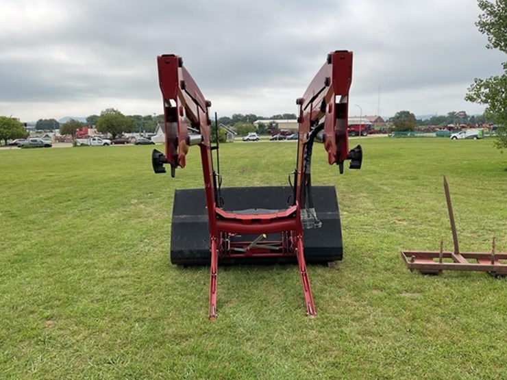 2013-case-ih-l775-image-6