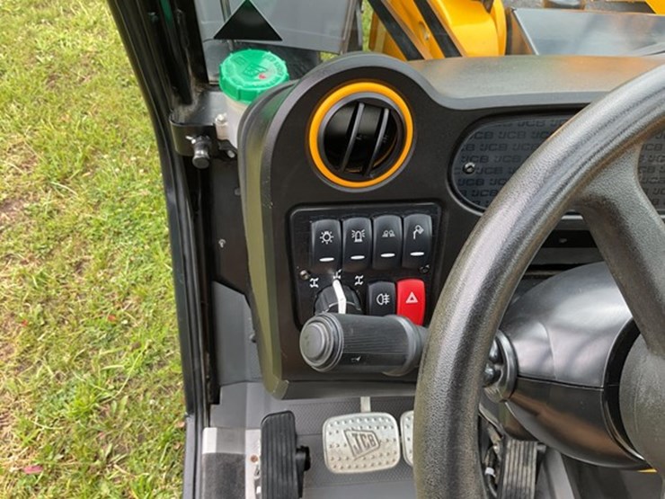2022-jcb-525-60-image-12