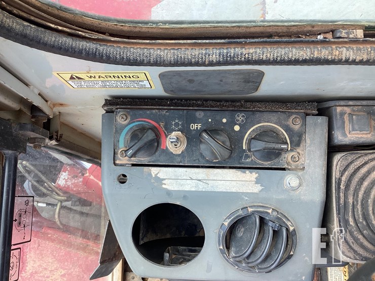 2013-takeuchi-tb180fr-image-18