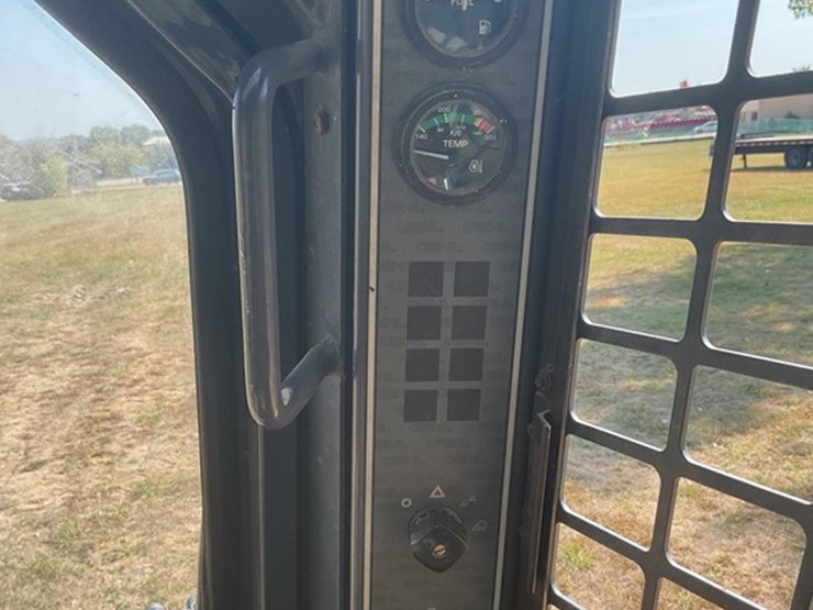 2005-gehl-4640-image-16