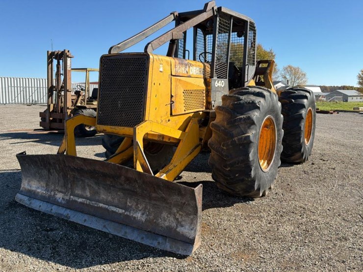 1985-john-deere-640c-image-1