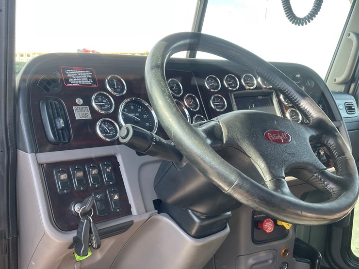 #3824-•-2019-peterbilt-heavy-rotator-(has-mn-title-in-delay,-may-take-6-8-weeks)-image-92
