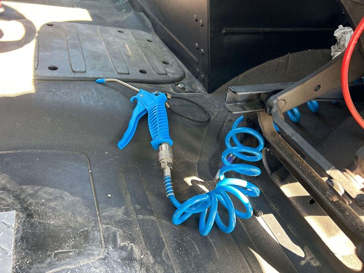 2018-freightliner-m2-106-image-23