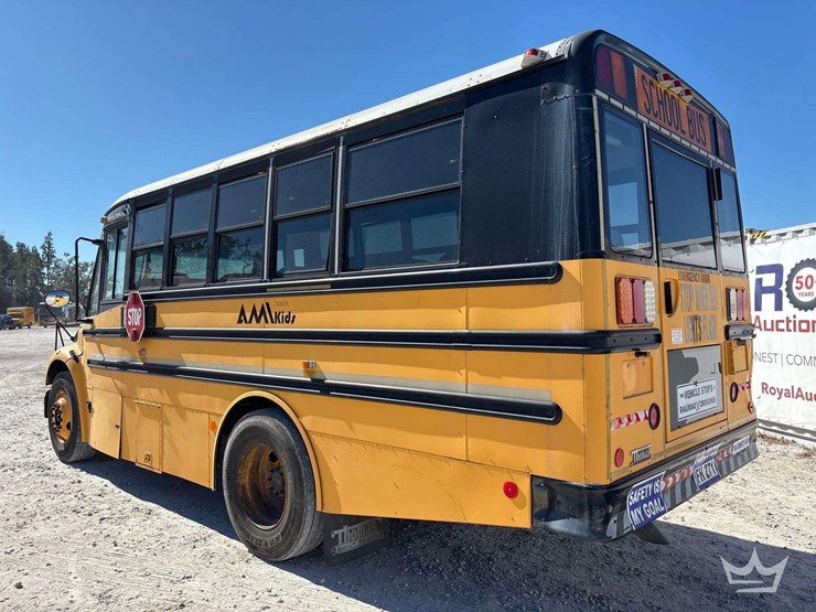 2008-freightliner-b2-image-4