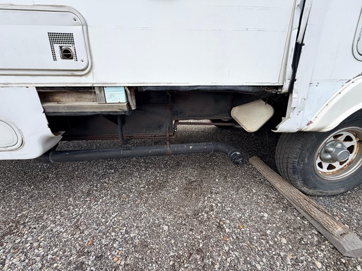 #2250-•-2005-nu-wa-hitchhiker-ii-ls-fifth-wheel-travel-trailer-image-18