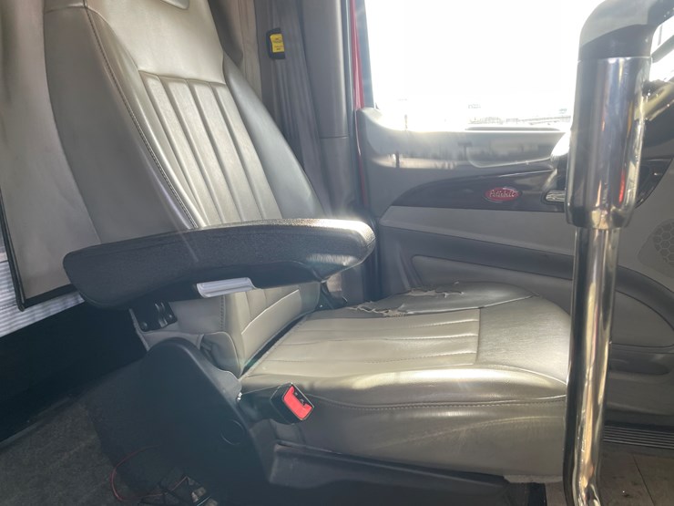 #3822-•-2019-peterbilt-heavy-rotator-truck-(has-mn-title-in-delay,-may-take-6-8-weeks)-image-43