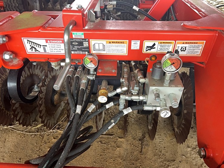 kuhn-excelerator-8005-vertical-tillage-image-8