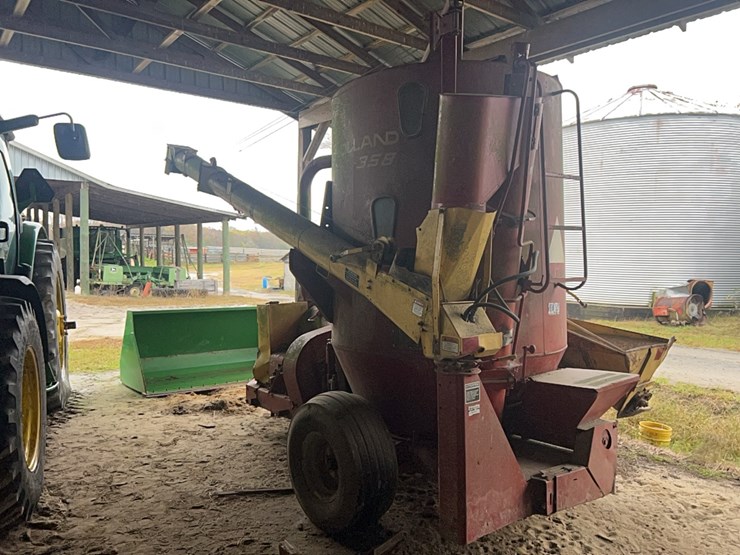 new-holland-358-image-7