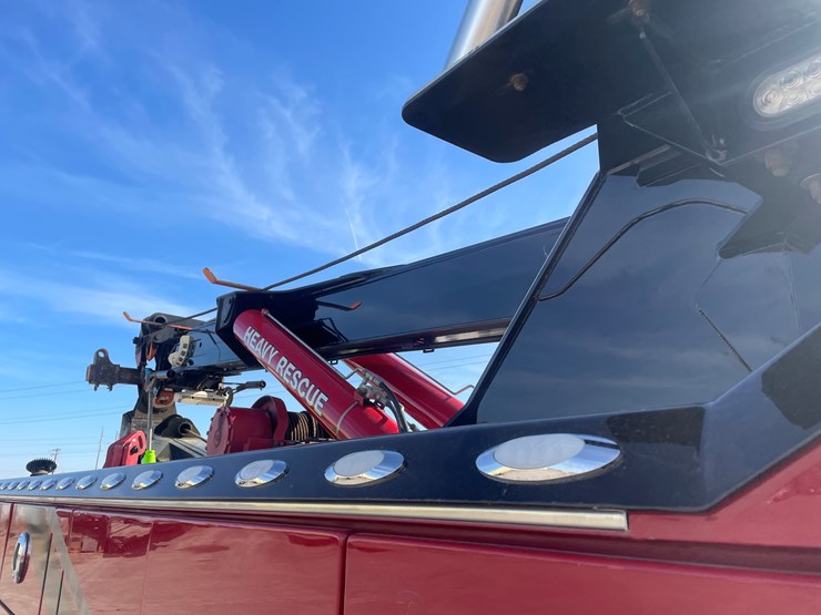 #3824-•-2019-peterbilt-heavy-rotator-(has-mn-title-in-delay,-may-take-6-8-weeks)-image-22