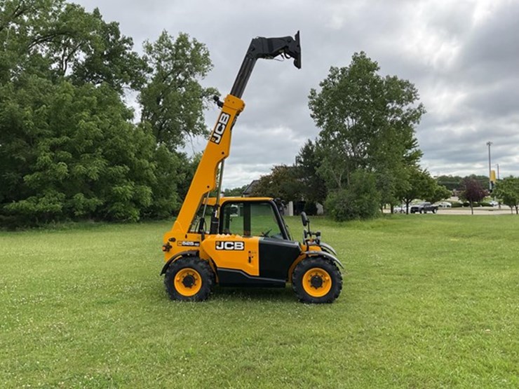 2022-jcb-525-60-image-22