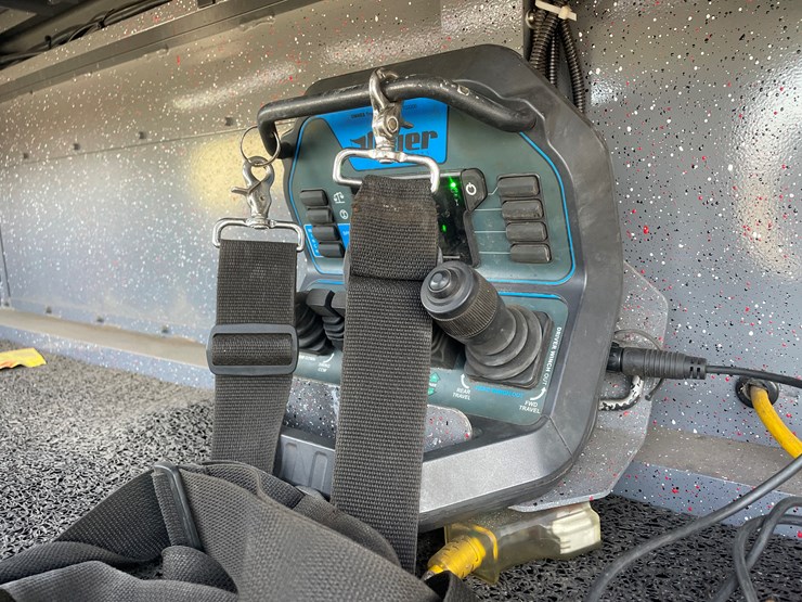 #3822-•-2019-peterbilt-heavy-rotator-truck-(has-mn-title-in-delay,-may-take-6-8-weeks)-image-99