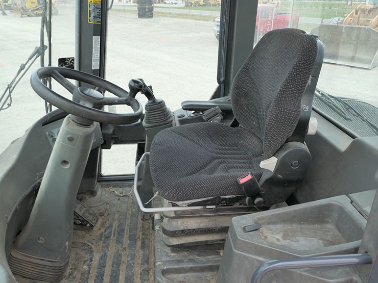 2012-deere-324j-image-26