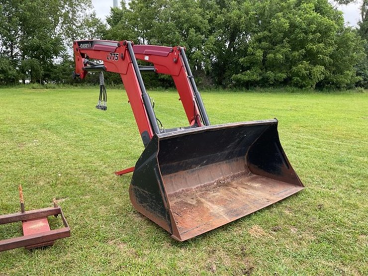 2013-case-ih-l775-image-3