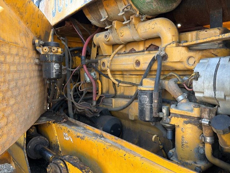 1985-john-deere-640c-image-27