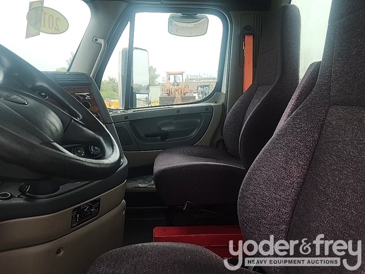 2019-freightliner-cascadia-image-17