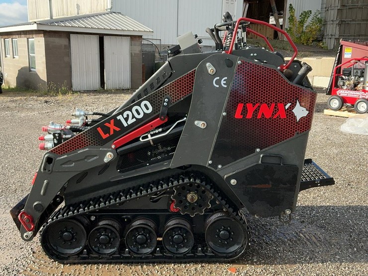 #1050-•-2024-lynx-lx-1200-mini-skid-steer-loader-image-2