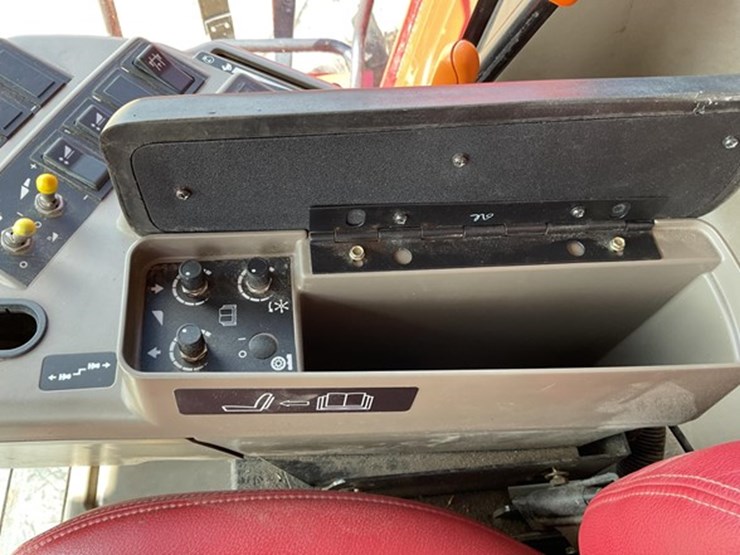 2011-case-ih-6088-image-30