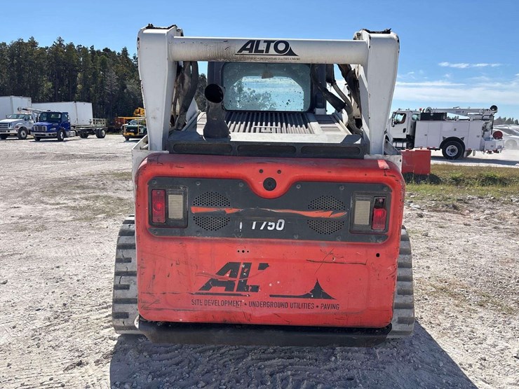 2018-bobcat-t750-image-37