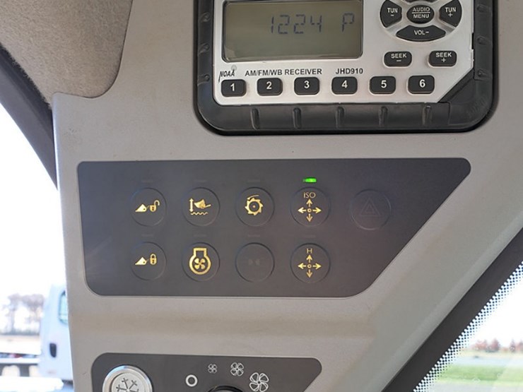 2017-jcb-3ts-8w-image-26