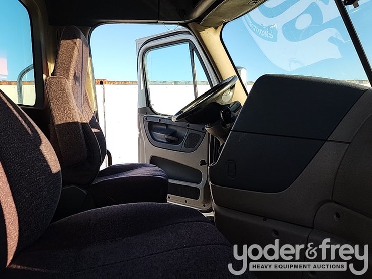 2017-freightliner-cascadia-image-38