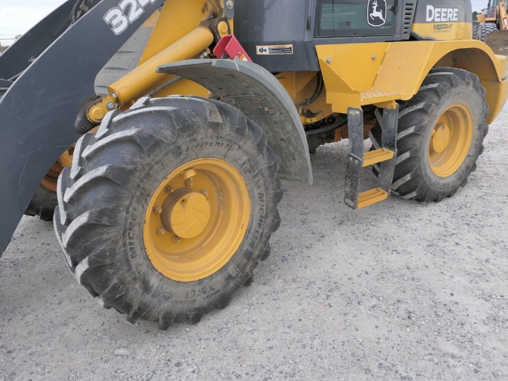 2012-deere-324j-image-10