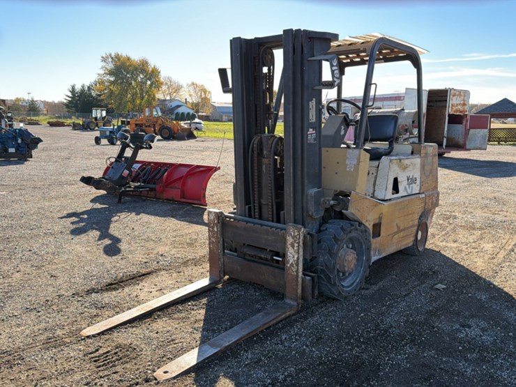 #1353-•-yale-gtc080-forklift-image-1