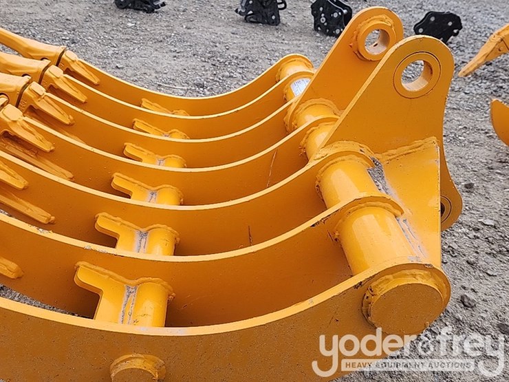 2025-caterpillar-305-image-8