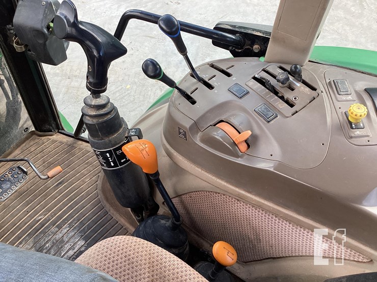 2014-john-deere-5100e-image-15