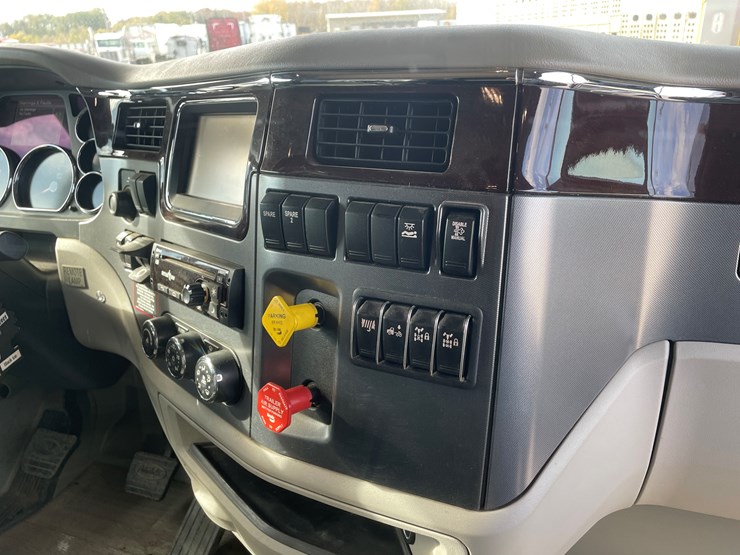 #3822-•-2019-peterbilt-heavy-rotator-truck-(has-mn-title-in-delay,-may-take-6-8-weeks)-image-53